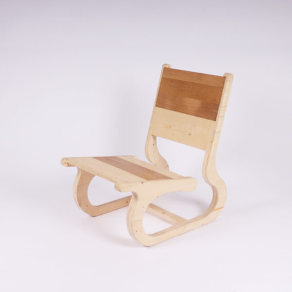 Chaise bois originale et entièrement réalisée en bois de récupération