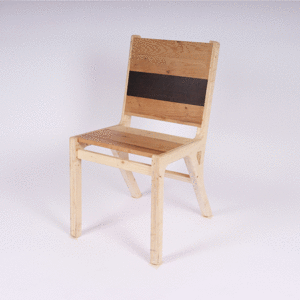 Gamme de chaises en bois surcyclés par Pimp Your Waste